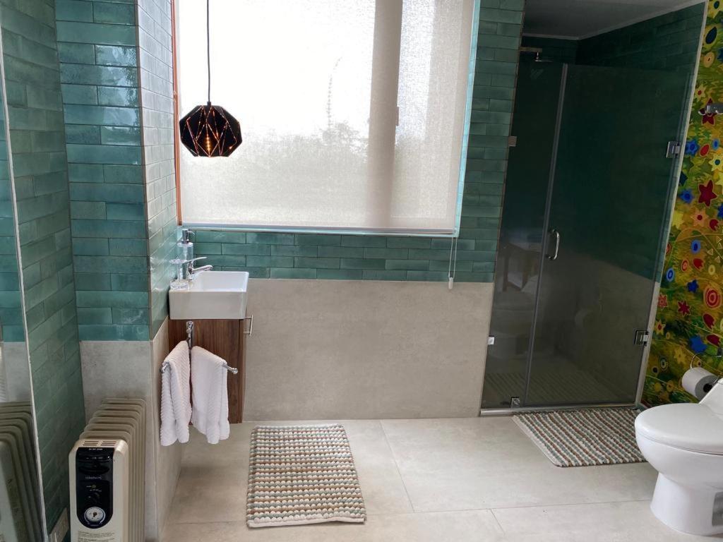 El Crater Guest House San Antonio  Ngoại thất bức ảnh
